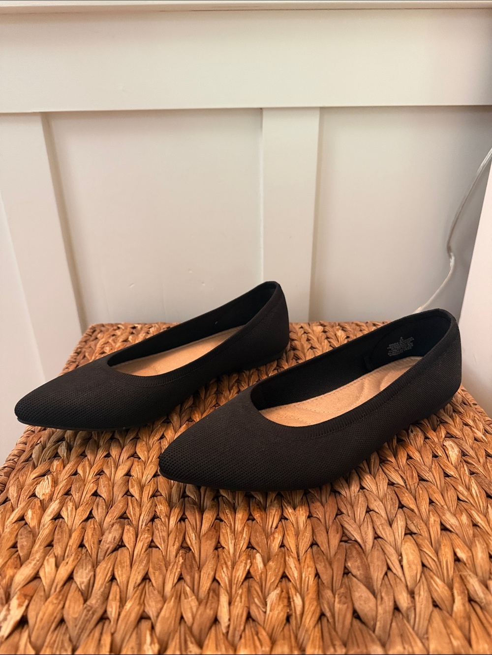 Old Navy Black Pointed-Toe Women's Ballet Flats